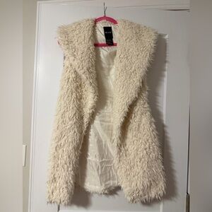 Me Jane Cream Faux Fur Vest